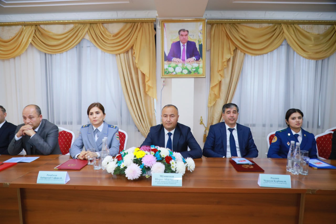 Баргузории конференсияи илмӣ-назариявии байнидонишгоҳӣ бахшида ба 31-солагии қабули Конститутсияи Ҷумҳурии Тоҷикистон дар ДДҲБСТ